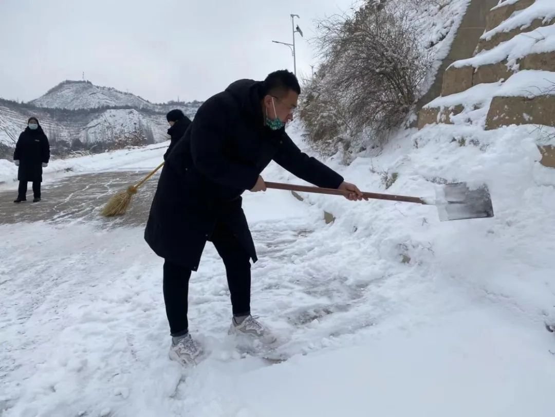 新春佳节的温暖守护 | 永乐高以行动誊写责任，，，，，，拾金不昧照亮人心
